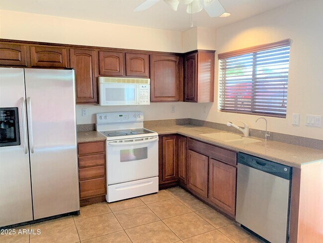 Foto del edificio - 933 E Lodge Dr