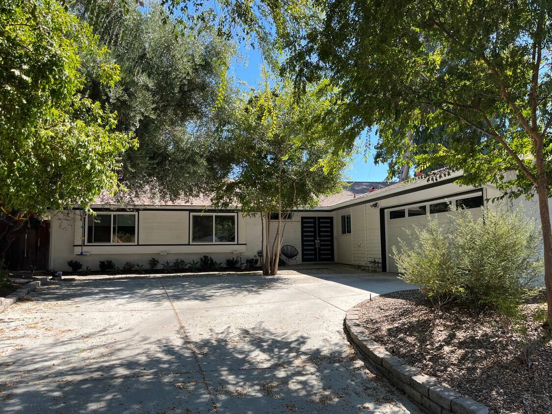 Primary Photo - 22934 Gershwin Dr