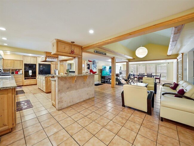 Building Photo - 8219 Fernbrook Ln