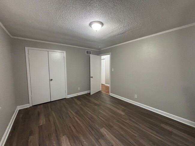 Building Photo - 3159 St Charles Dr