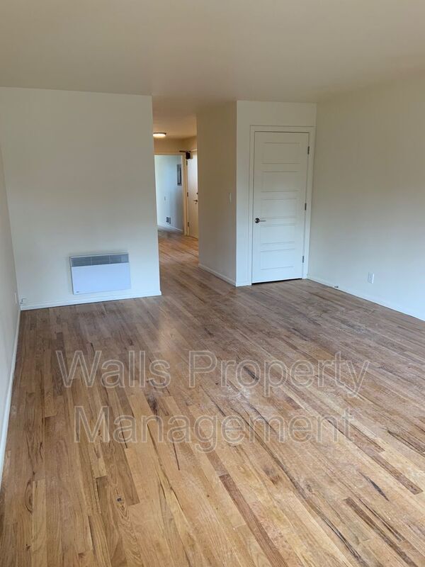 Building Photo - 612 Malden Ave E