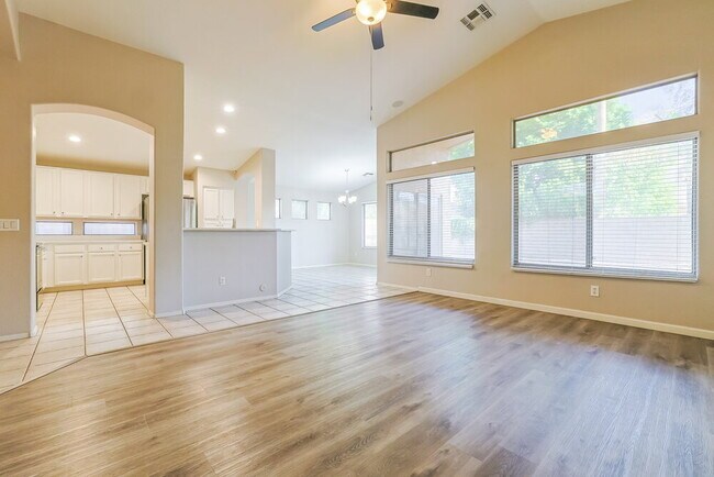 Building Photo - 1162 E Baylor Ln