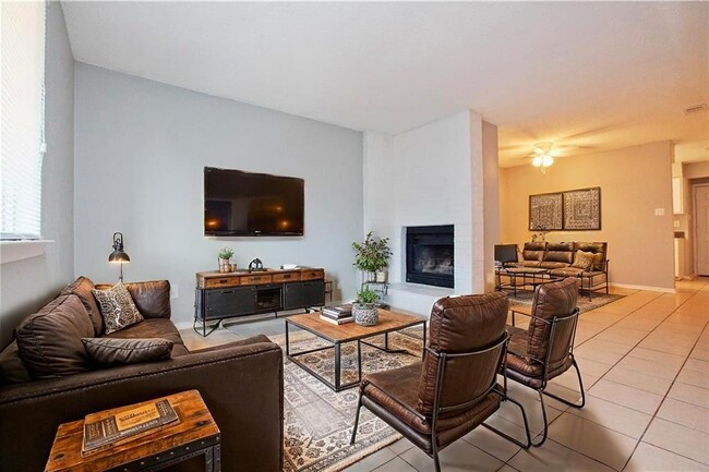 Building Photo - 8401 Colony Loop Dr