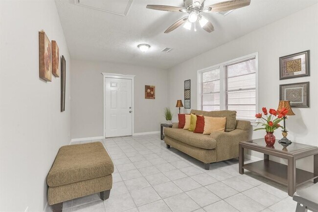 Foto del edificio - Beautiful 3 Bedroom Home in Santa Fe,