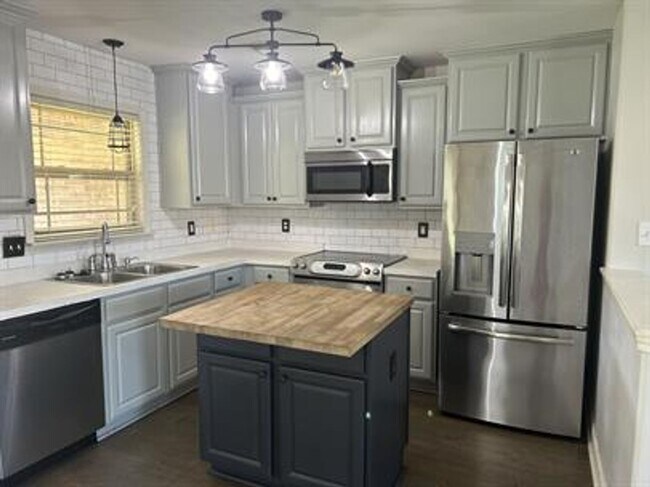 Foto del edificio - Charming 3-Bedroom, 2-Bath Home – 1,382 Sq Ft
