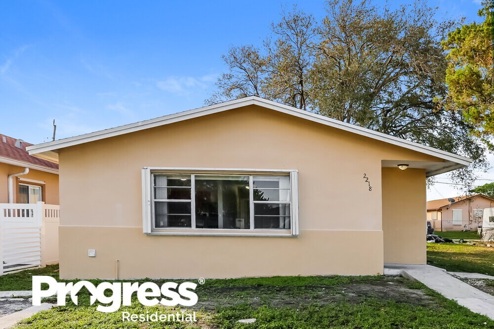 Foto principal - 2218 Farragut St