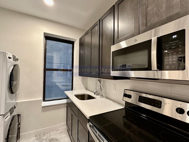 Building Photo - 405 West 45th Street