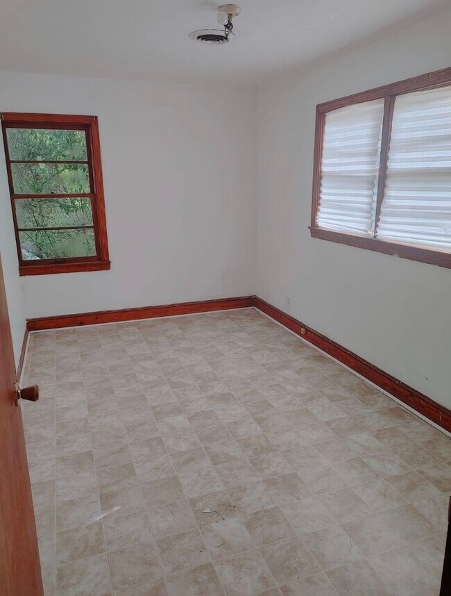 Foto del edificio - 127 E Oak St