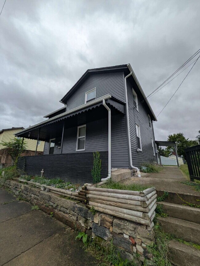 Foto del edificio - Beautifully updated 2 bed 1 bath apartment in Beaver Falls!