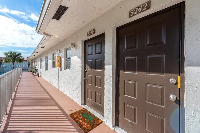 Building Photo - 3242 Coral Ridge Dr