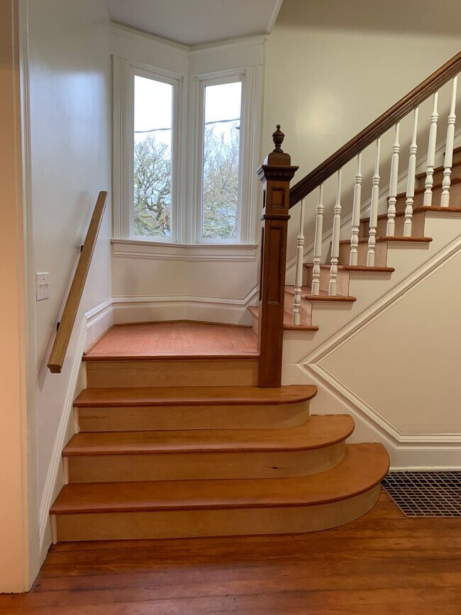 Foto del edificio - Stately Beauty with 3BR 1.5BA