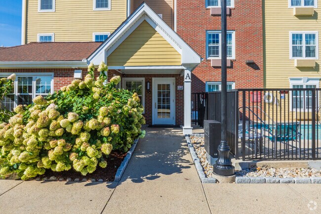 Entrada - Furnished Residences at Tewksbury Boston