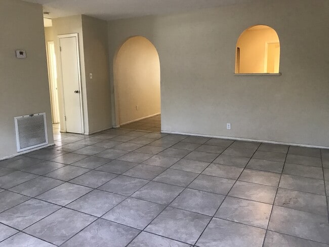 Foto del edificio - 3/1 Duplex in Lakewood Park - Central A/C,...
