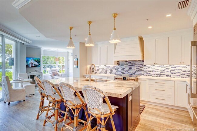 Building Photo - 5799 NE Island Cove Way