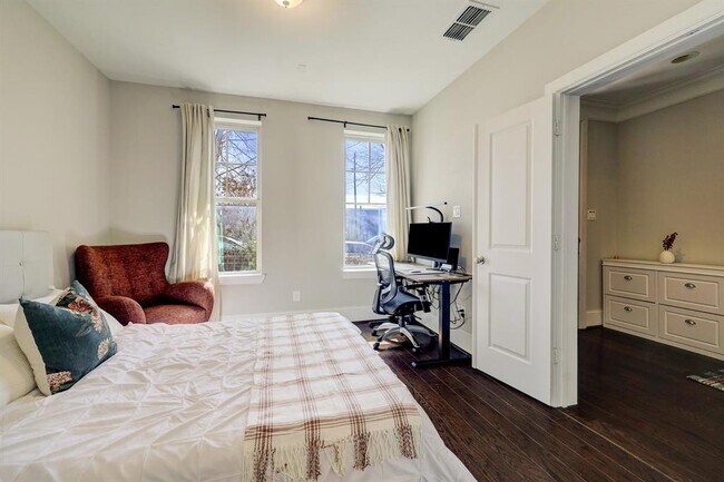 Foto del edificio - 1106 W 7th St