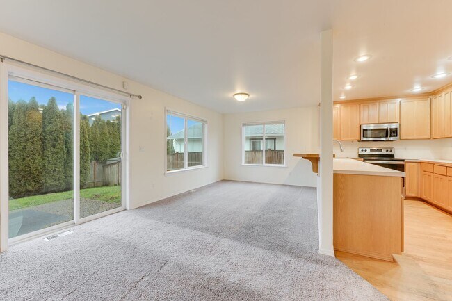 Building Photo - South Hill 3 bedrooms 2.5 bath house