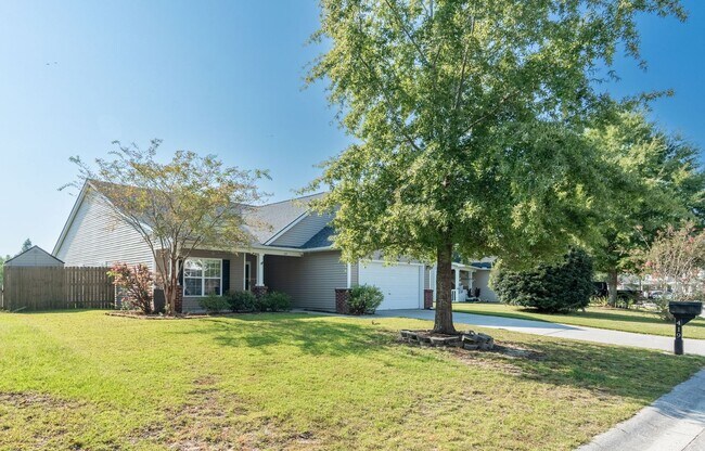 Foto del edificio - Spacious Home Near Downtown Summerville!