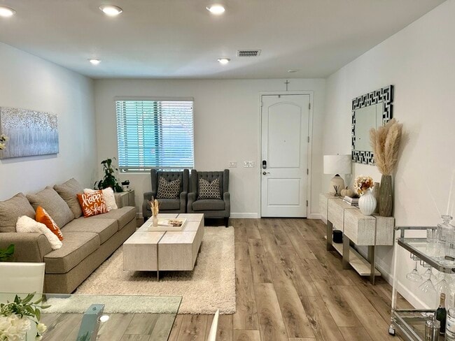 Building Photo - Stunning two story home 5 bedroom in Cadence!