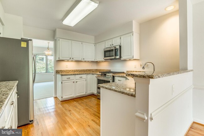 Building Photo - 1281 Wedgewood Manor Way
