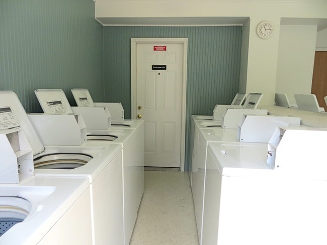 Building Photo - San Dee Townhomes