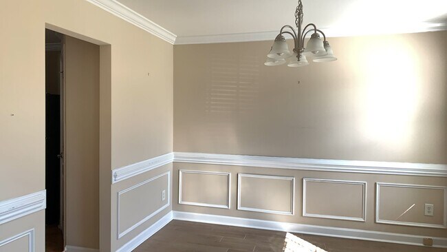 Building Photo - JULY SPECIAL !!! $200.00 OFF YOUR FIRST 2 ...