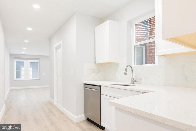 Foto del edificio - 6515 Torresdale Ave