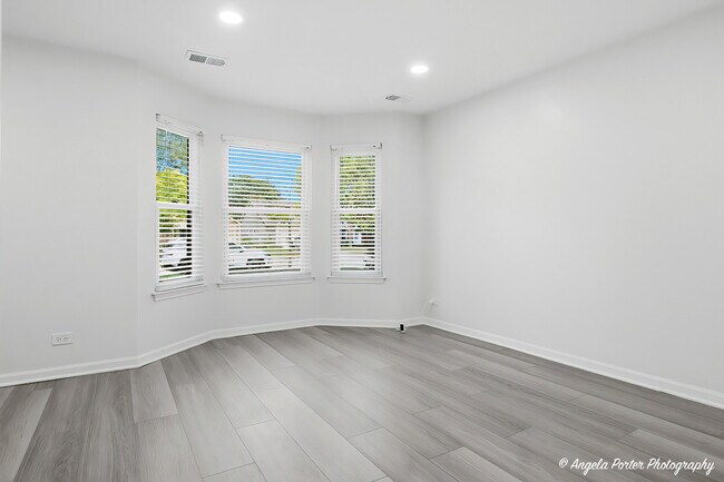 Building Photo - 1240 Huntington Dr