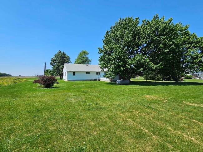 Building Photo - Ranch home in a country setting