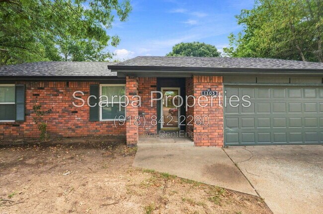 Building Photo - 1105 W Vicksburg Pl