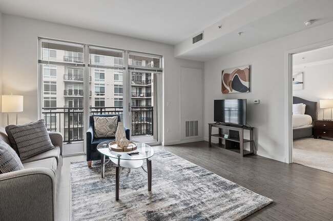 Building Photo - 301 Commons Park S