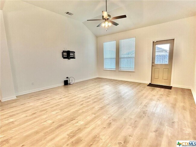 Building Photo - 221 Flint Rock Ct