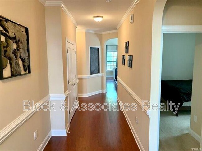 Building Photo - 440 Lone Pine Loop