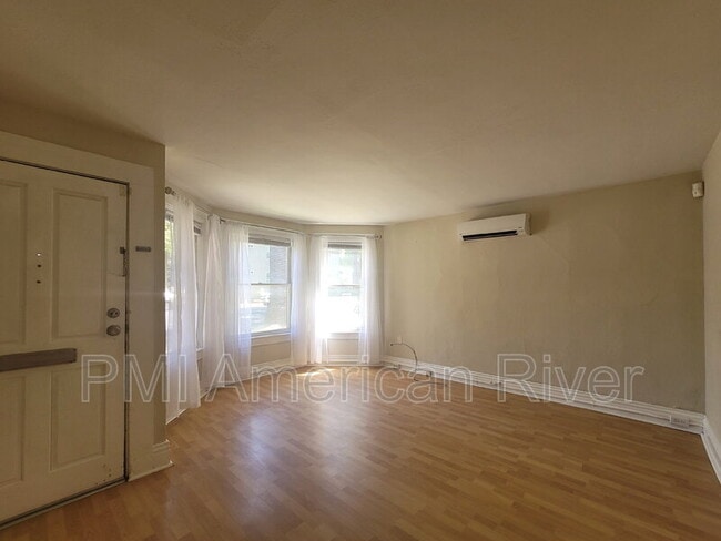 Building Photo - 718 28th St