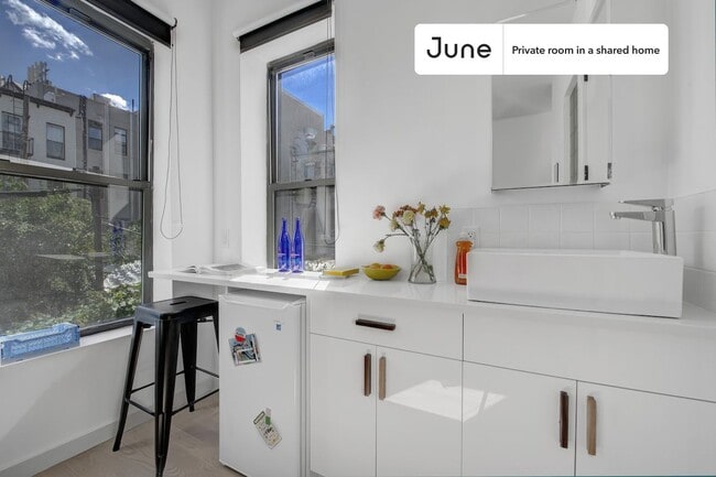 Foto del edificio - Room in Shared 3.0 bed/3 bath home