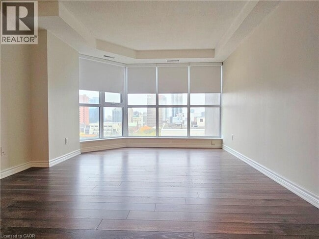 Photo du bâtiment - 67 Caroline St S