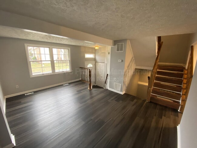 Building Photo - 300 Cross Ridge Ct