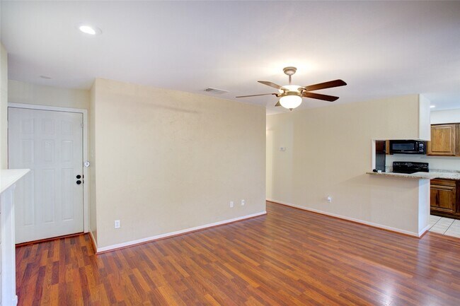 Building Photo - 1304 Harwell Dr