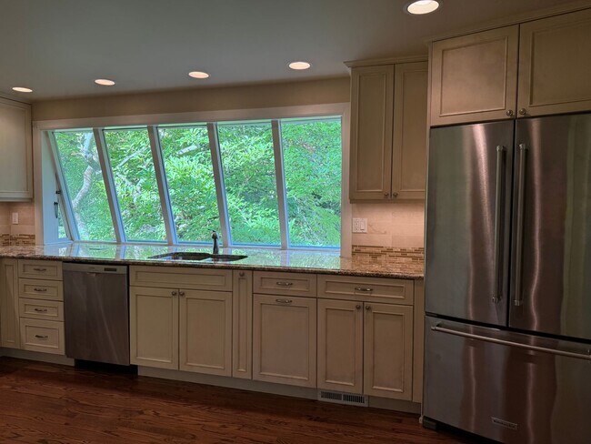 Photo - CLICK "REQUEST A TOUR" NOW! House