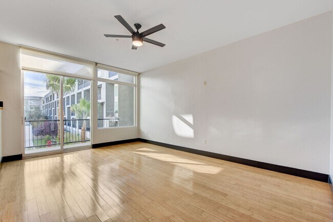 Foto del edificio - Loft 5 #310- Stunning 1Bd/2.5Ba Two Level ...