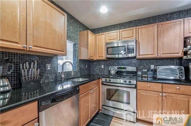 Building Photo - 115 Chariot Ct