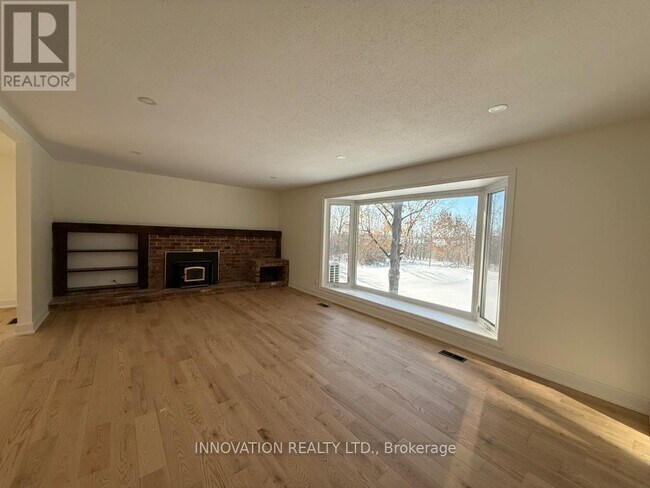 Photo du bâtiment - 4038 Carp Rd