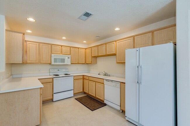 Photo - 15225 N 100th St Apartment