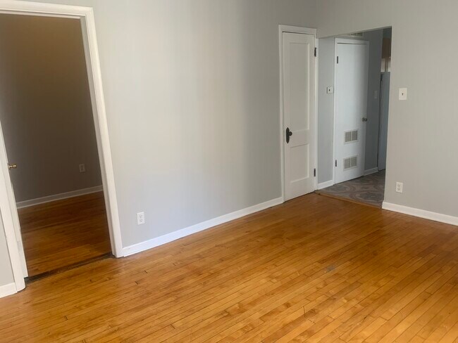 Foto del edificio - 1424 N Maplewood Ave