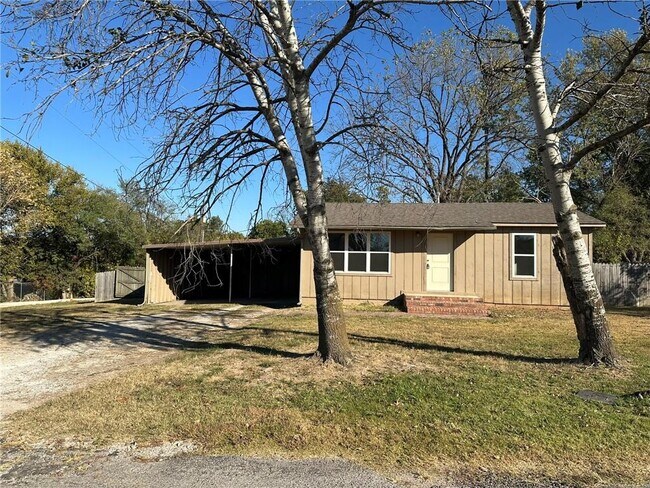 Building Photo - 803 E Greenfield St