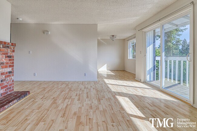 Building Photo - Cozy 2 bed 1 bath Pet Friendly Duplex in Camas