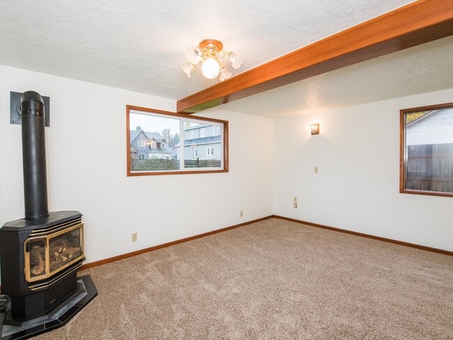 Foto del edificio - Adorable 2-bdrm/2-bath barn conversion home off River Road—Rural feel, close to everything