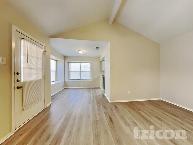 Building Photo - 711 Darnel Ln