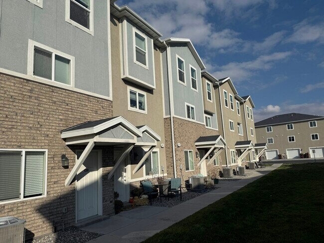 Foto del edificio - 98 E 670 N St