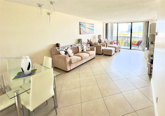 Foto del edificio - 3703 NE 166th St
