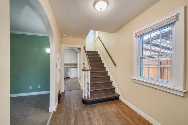 Building Photo - Charming 3-Bedroom Home with Spacious Base...
